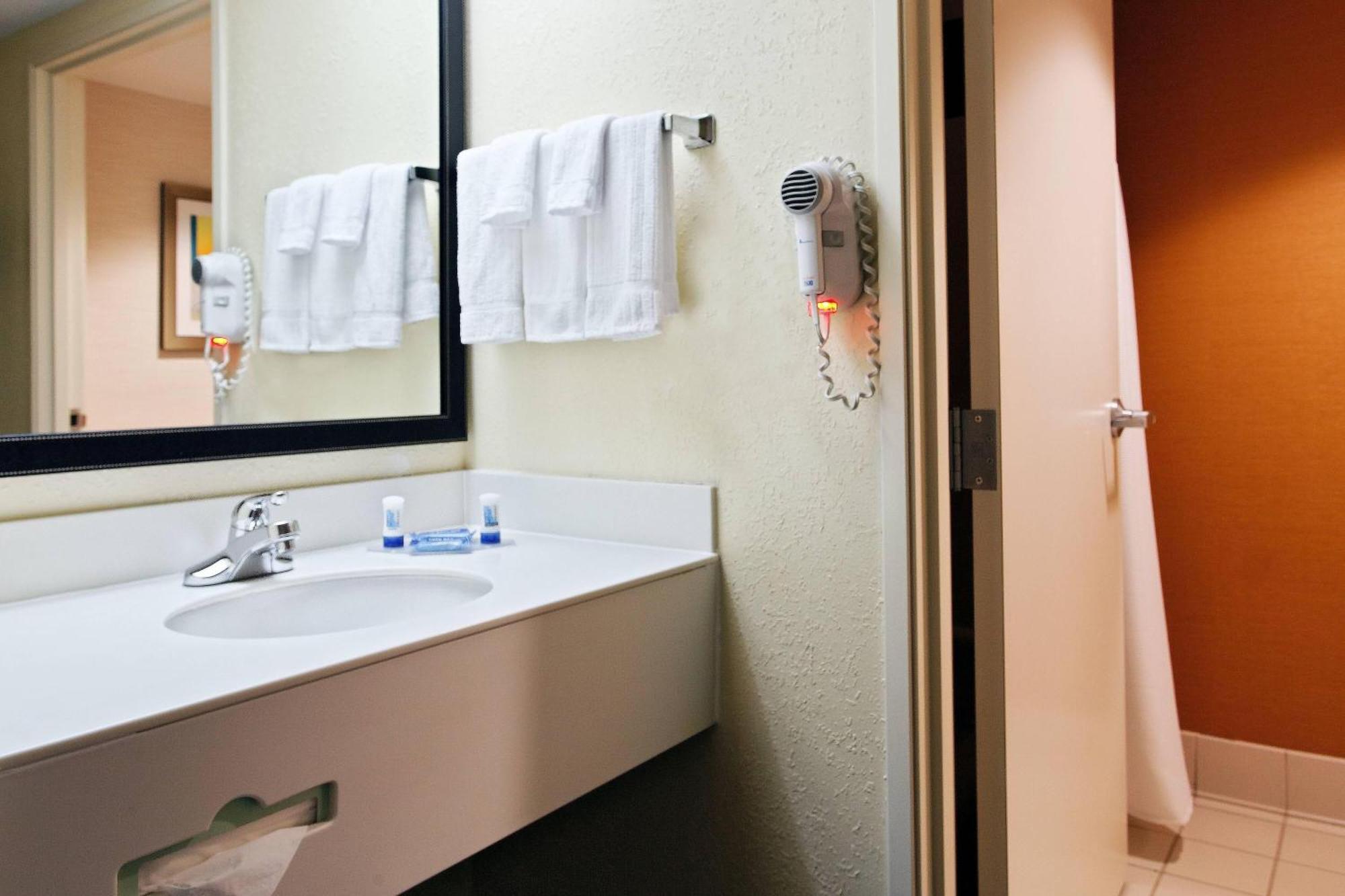 Fairfield Inn&Suites Charlotte Arrowood Buitenkant foto